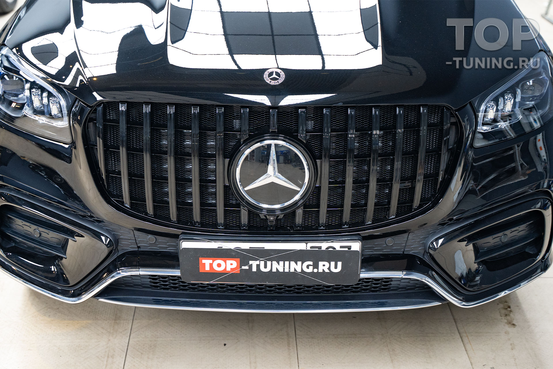 Решетка Panamericana с вертикальными лезвиями для Мерседес-Бенц ГЛС X167 2023+ (рестайлинг) Опции: Черный на черном / Хром на черном / ABS пластик / С модулем для фронтальной камеры