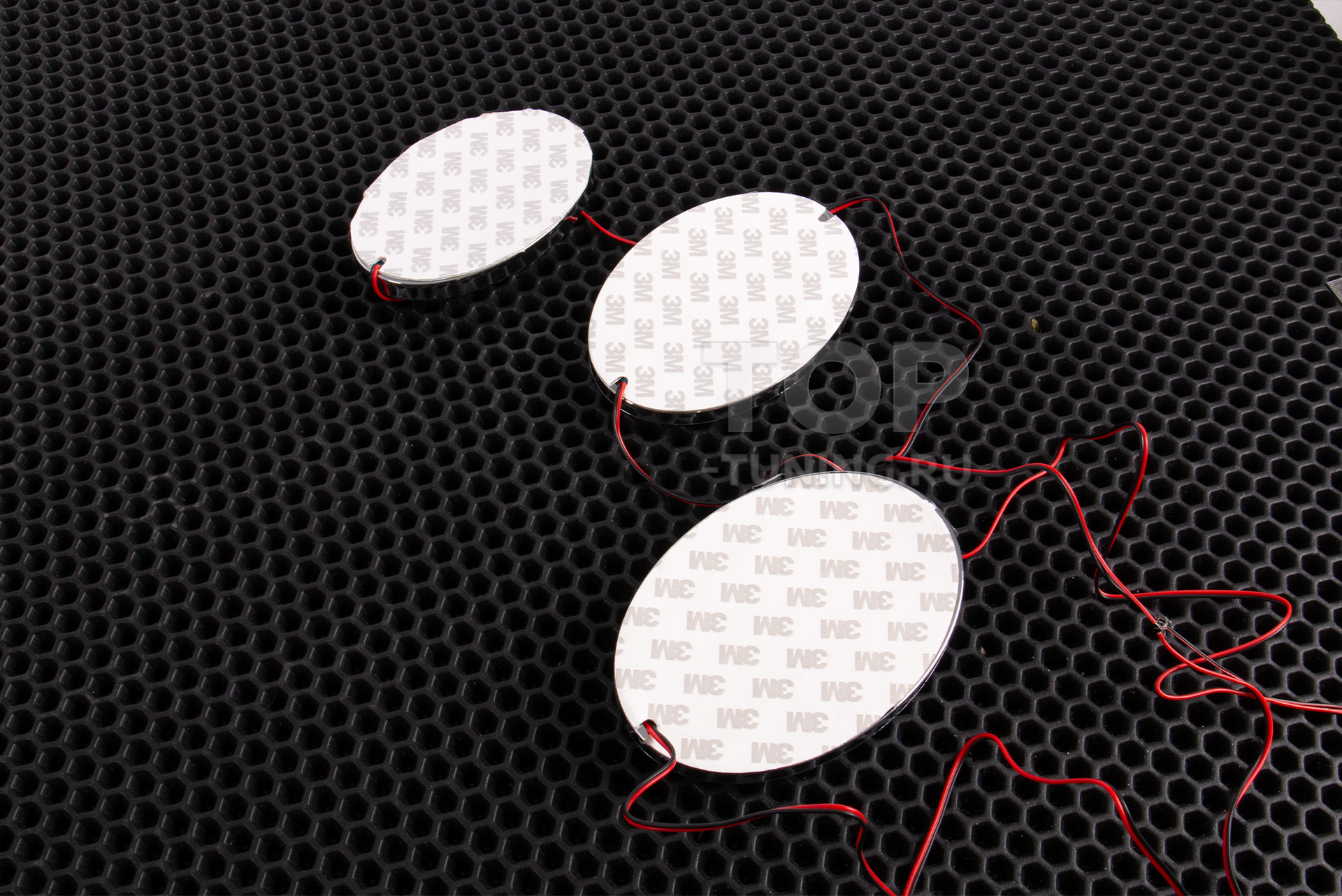 Светодиодная LED эмблема c подсветкой красного цвета для Тойота Цена за 1 шт. | Размер на выбор | Пластик