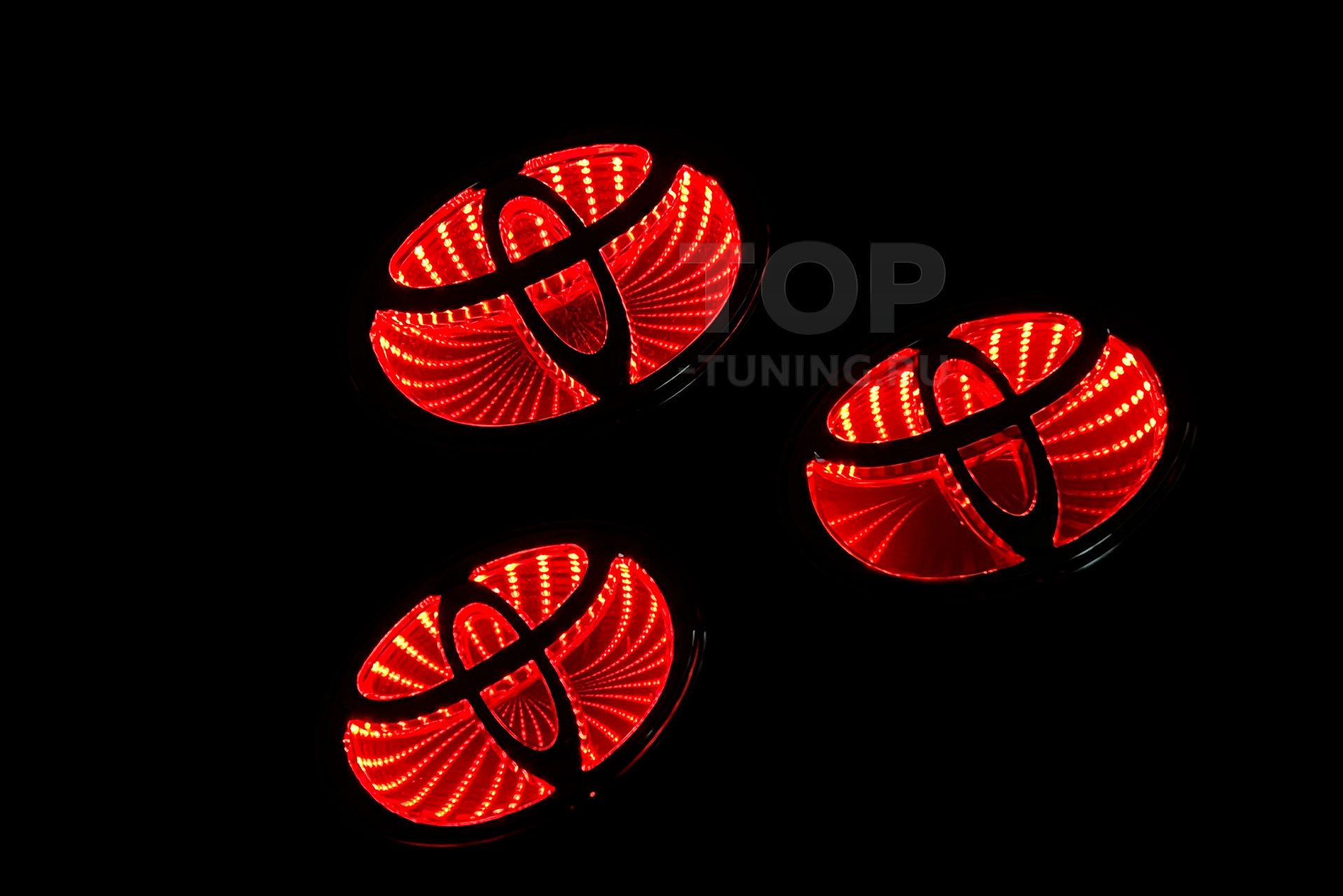 Светодиодная LED эмблема c подсветкой красного цвета для Тойота Цена за 1 шт. | Размер на выбор | Пластик