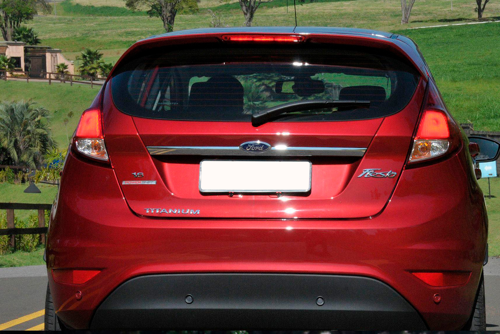 13717 Накладка из нержавеющей стали на крышку багажника Ford Fiesta (2010+)