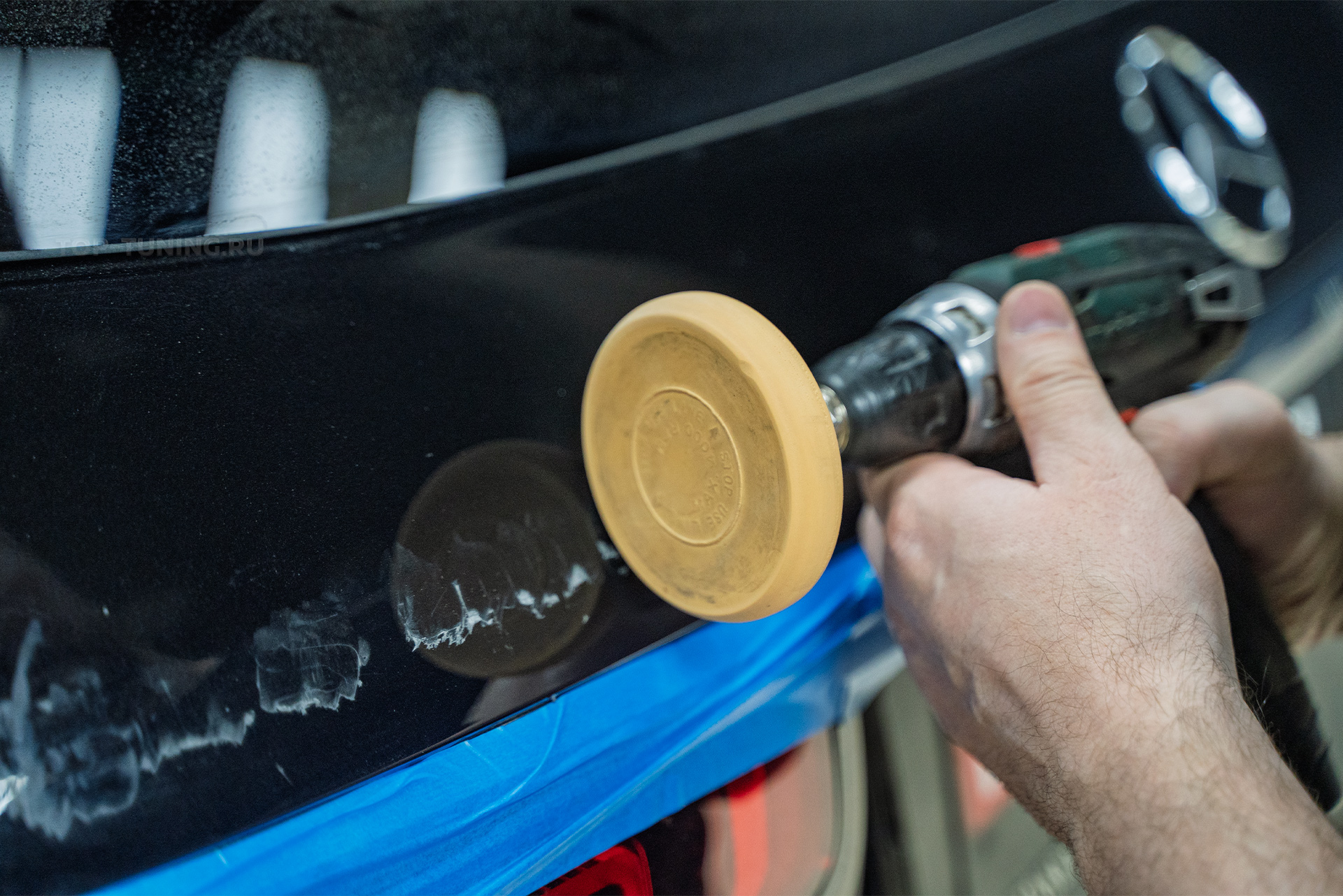 13727 Удаление шильдиков, эмблем на кузове Снятие / замена шильдиков и эмблем на кузове автомобиля