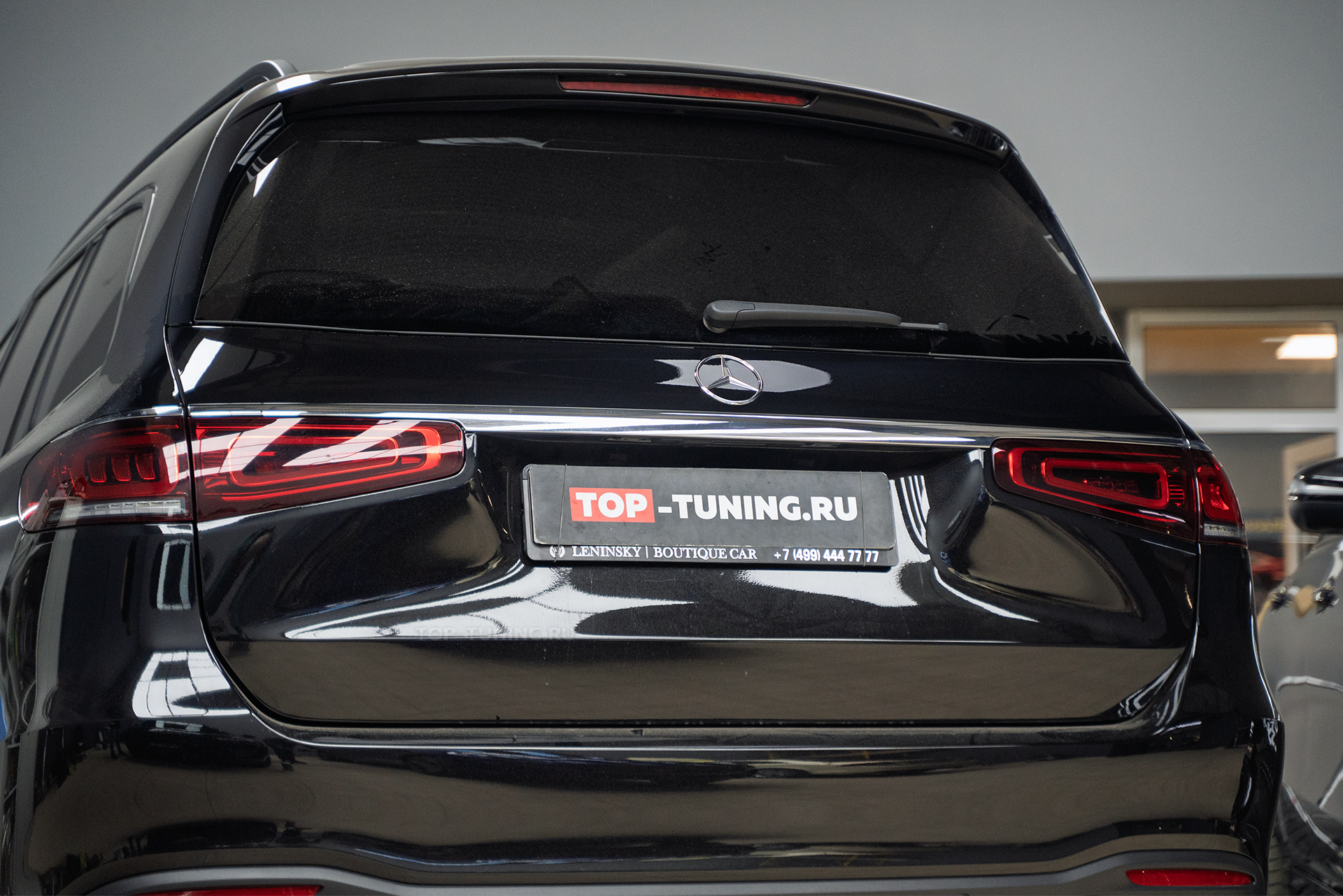 13727 Удаление шильдиков, эмблем на кузове Снятие / замена шильдиков и эмблем на кузове автомобиля