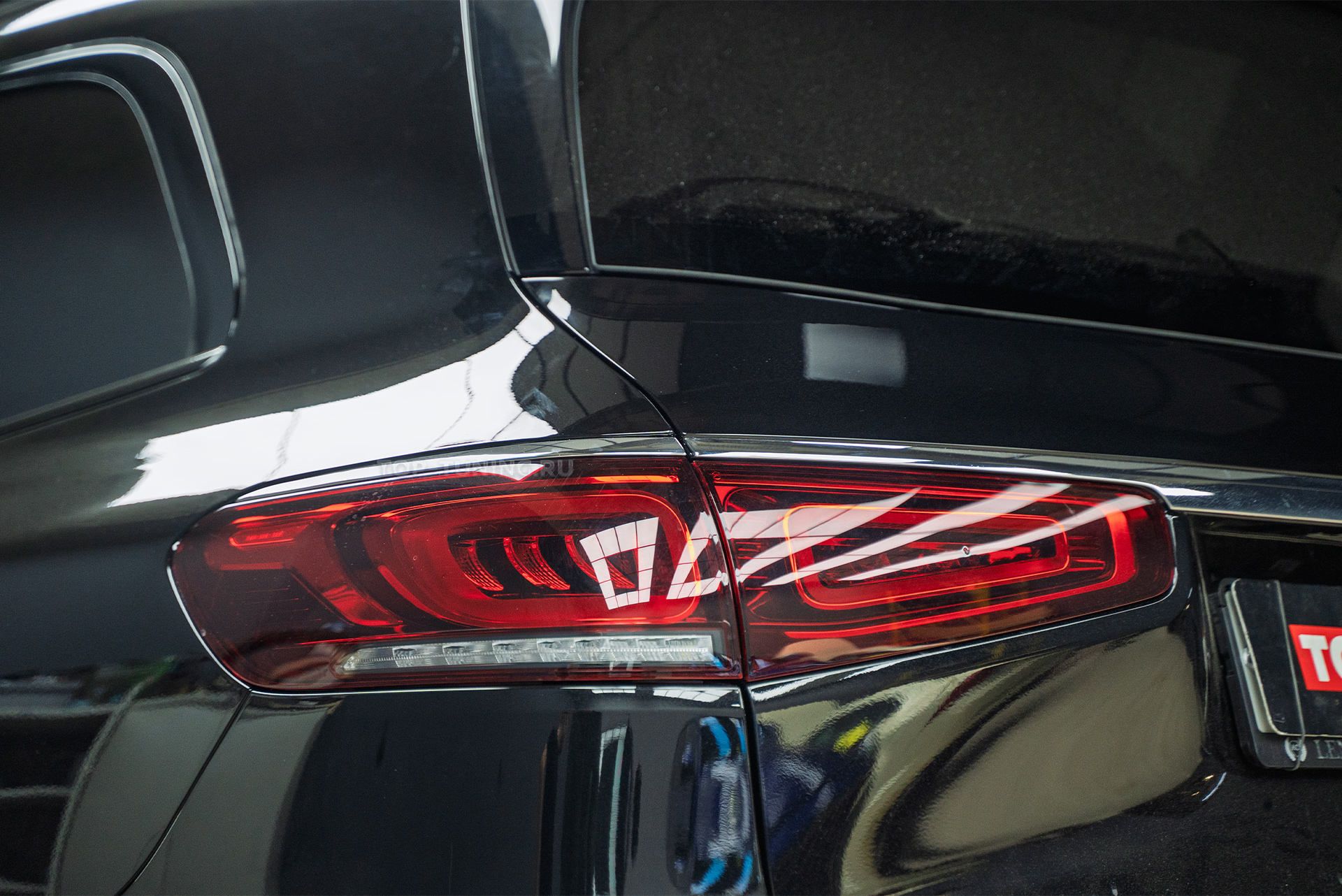 Снятие / замена шильдиков и эмблем на кузове автомобиля 13727 Удаление шильдиков, эмблем на кузове