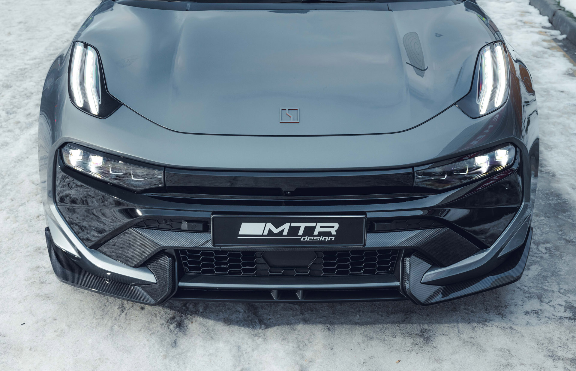 14065 Карбоновая центральная накладка на передний бампер MTR Design для ZEEKR 001 (2021+)