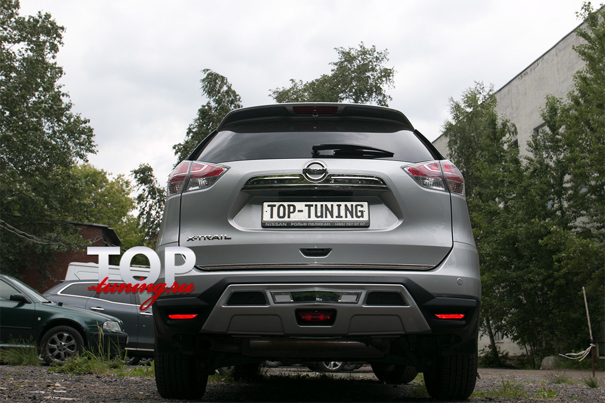 Накладка на заднюю дверь из нержавеющей стали - тюнинг Ниссан Х Трейл Т32 - 3D молдинг над номером. 