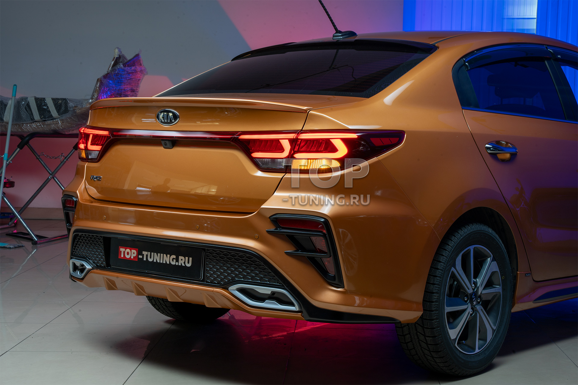 Установка спойлера на багажник Киа Рио 4 выполненная в Топ Тюнинг Москва