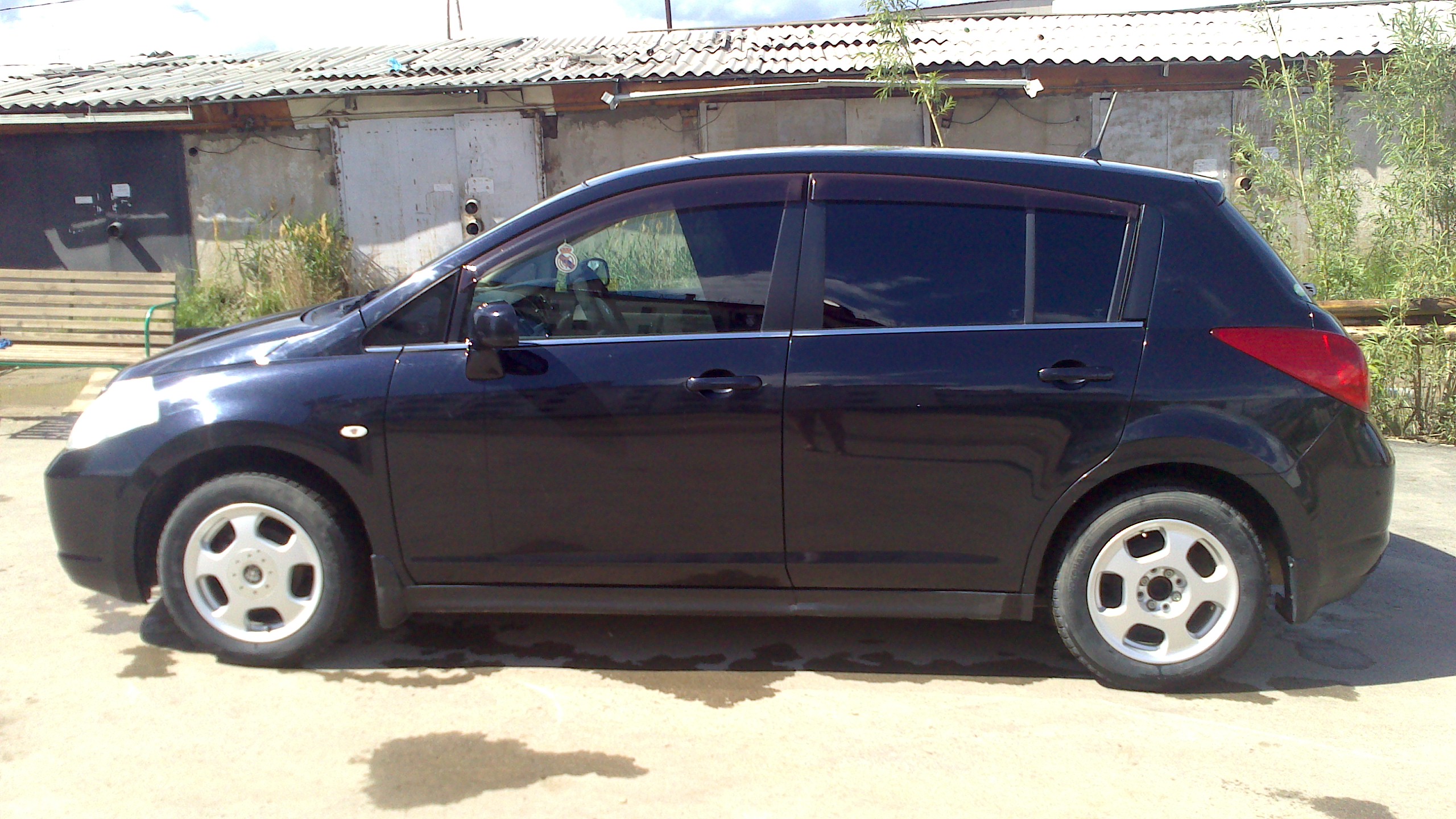 9359 Ветровики окон Guardian (HB) на Nissan Tiida ТЮНИНГ НИССАН ТИИДА (2004 - 2012; ХЭТЧБЕК) ДЕФЛЕКТОРЫ ОКОН ГАРДИАН