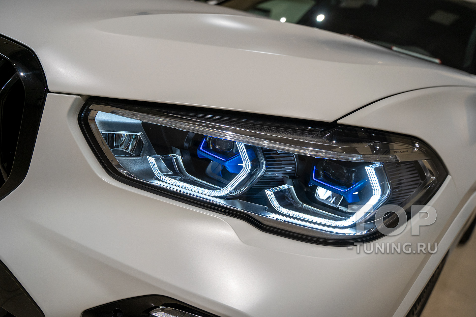 BMW X5 G05 – Пленка на фары оклейка – Максимальный уровень защиты оптики от сколов, царапин и песка