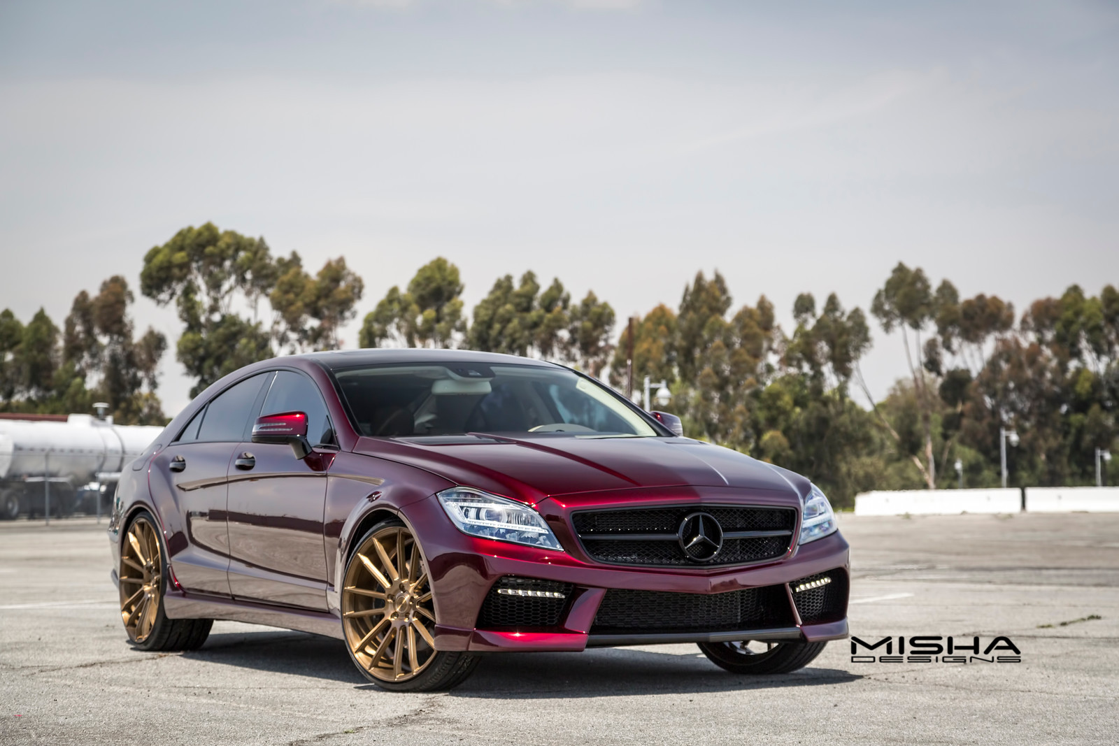 Мерседес банан CLS 63 AMG красный