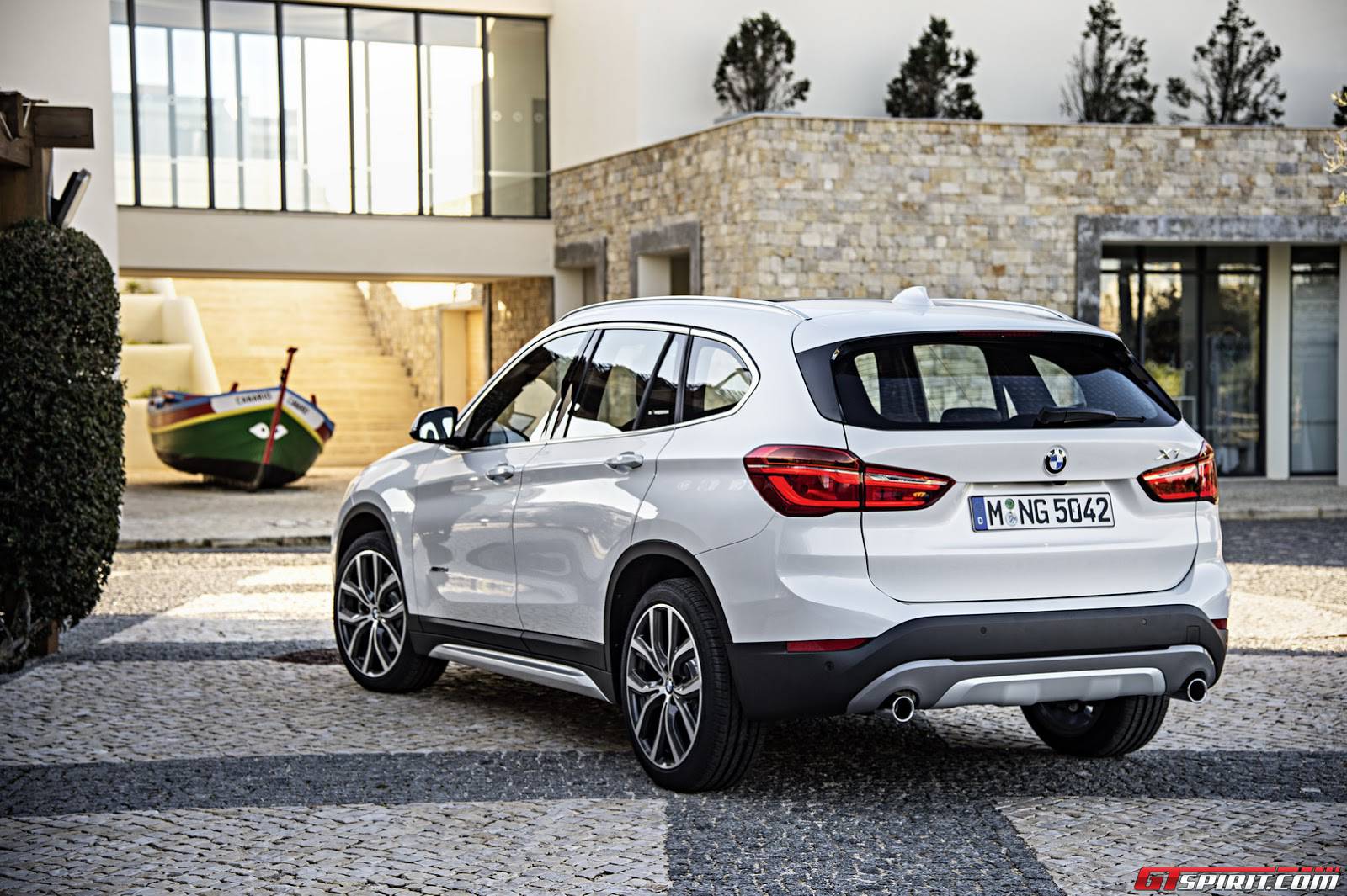 GLA45 AMG против BMW X1 M