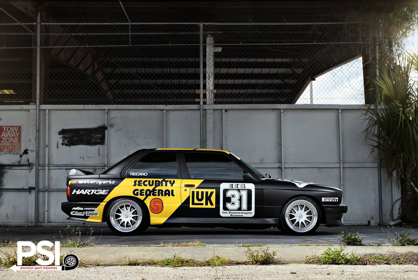 Матовый черный BMW E30 M3 DTM Replica от PSI