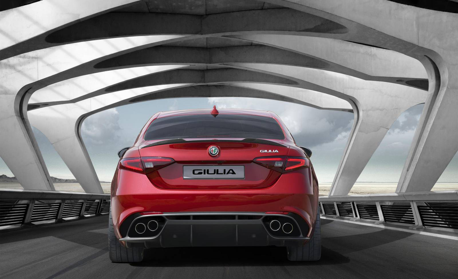 Alfa Romeo Giulia QV разгоняется до 321 км/ч