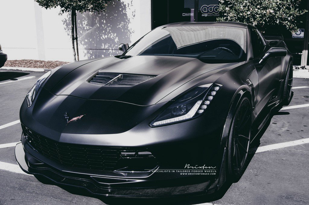 Черный Corvette Z06 на дисках Brixton.