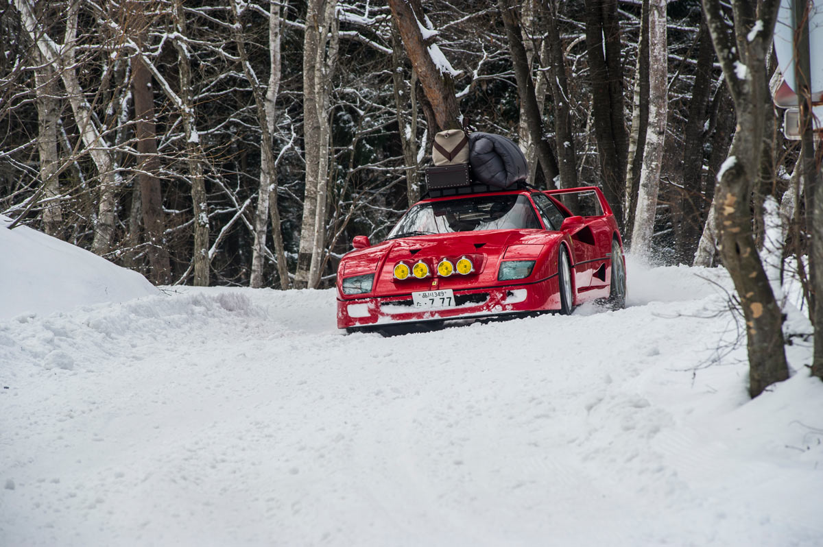 Ferrari F40 - снежный дрифт в Японии