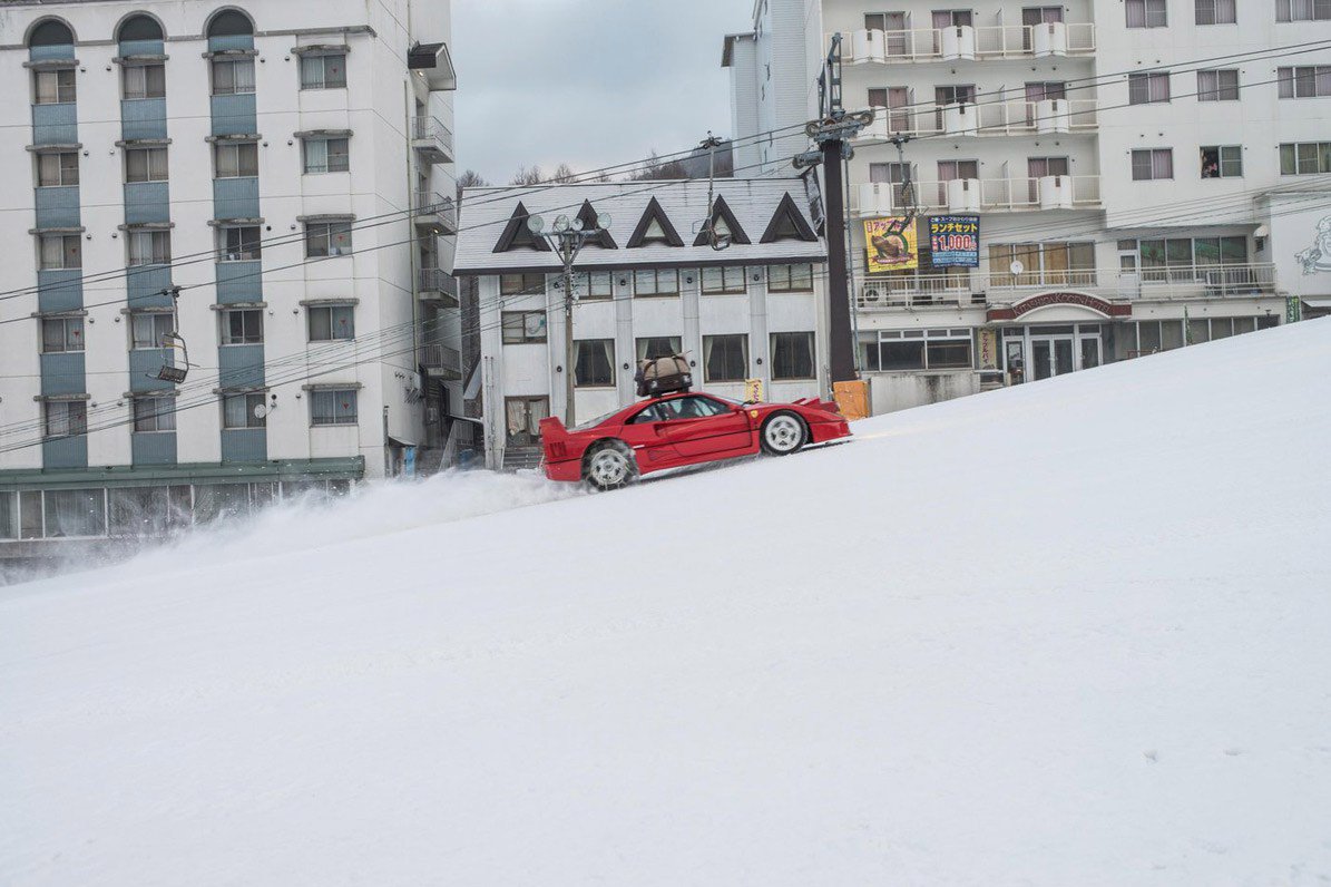 Ferrari F40 - снежный дрифт в Японии