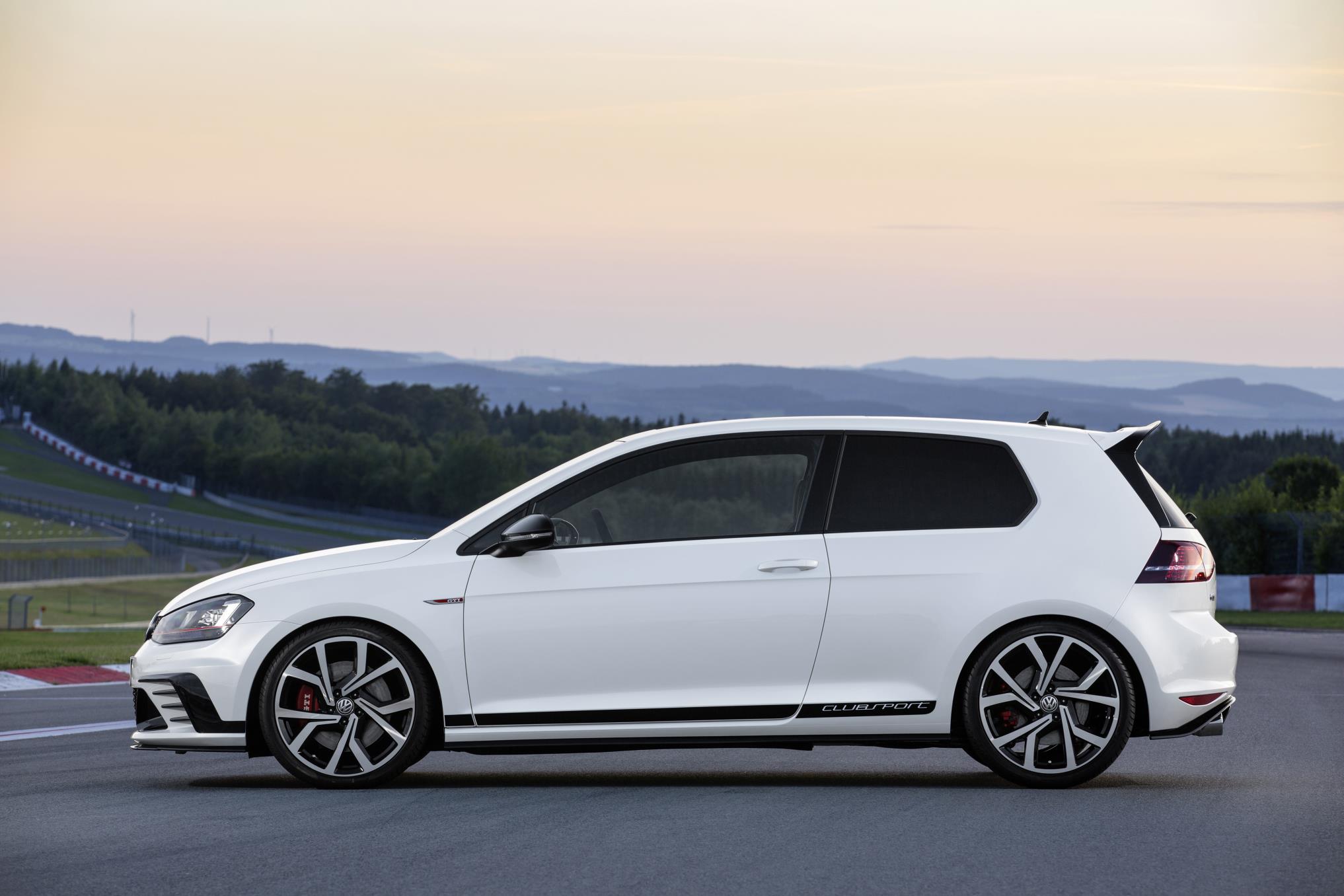 Volkswagen официально анонсировал 2016 Golf GTI Clubsport Edition 40