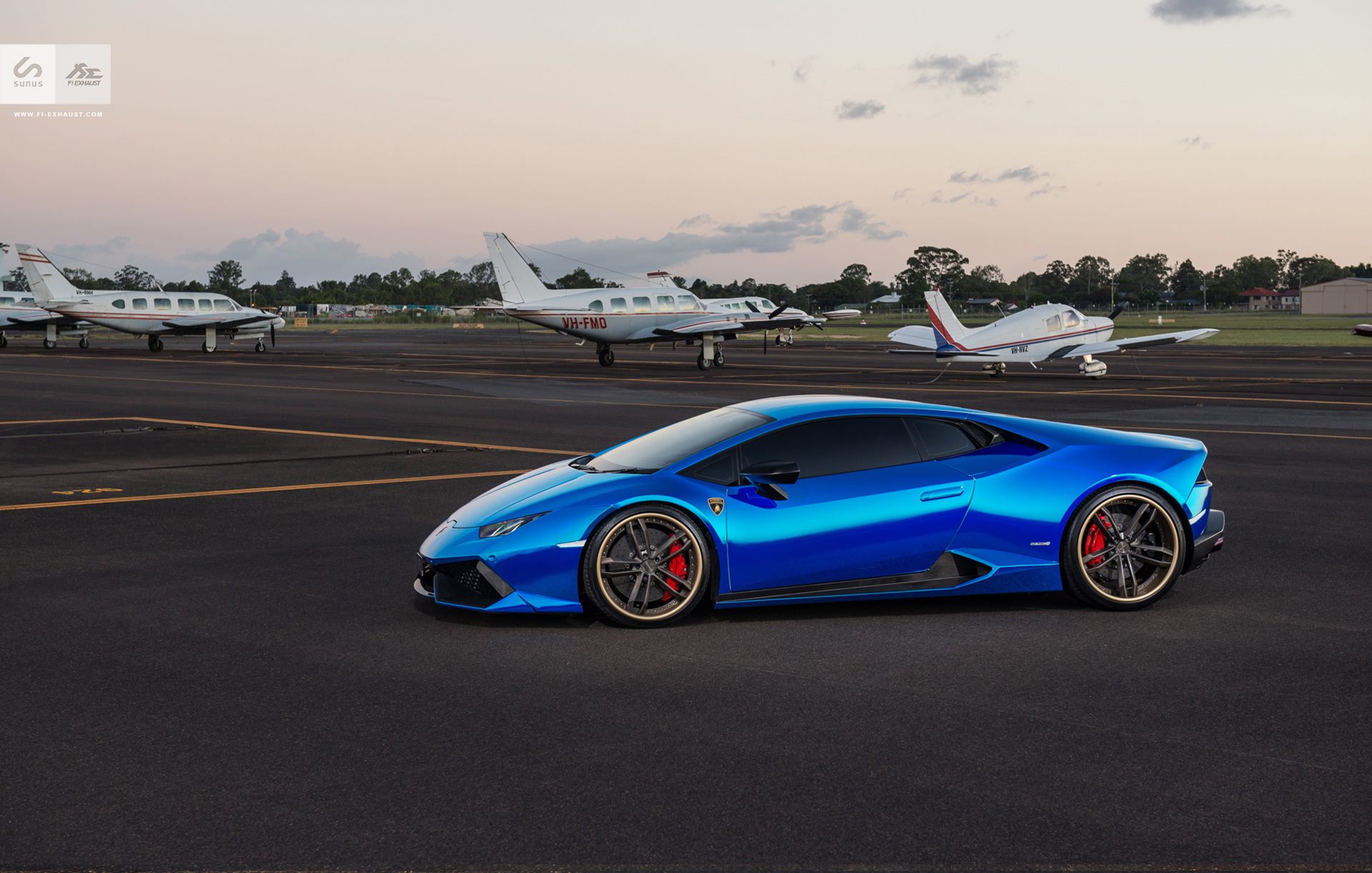 Потрясающий синий хромированный Lamborghini Huracan от Sinus Motorsport