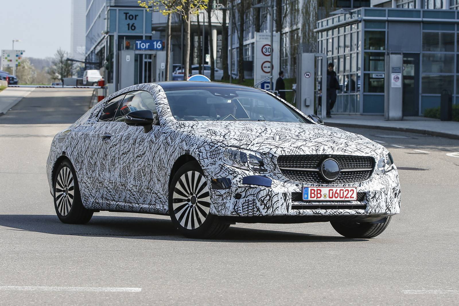 2018 Mercedes-Benz E-Class Coupe - новые шпионские снимки