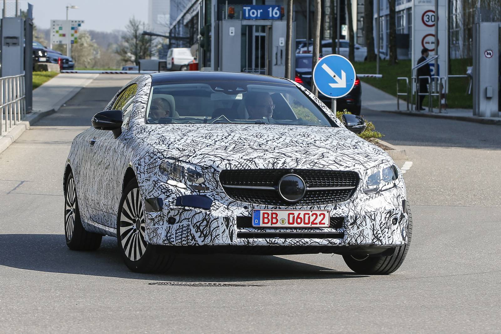 2018 Mercedes-Benz E-Class Coupe - новые шпионские снимки