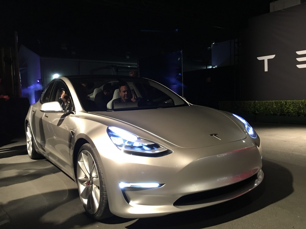 Дизайн Tesla Model 3 еще не готов