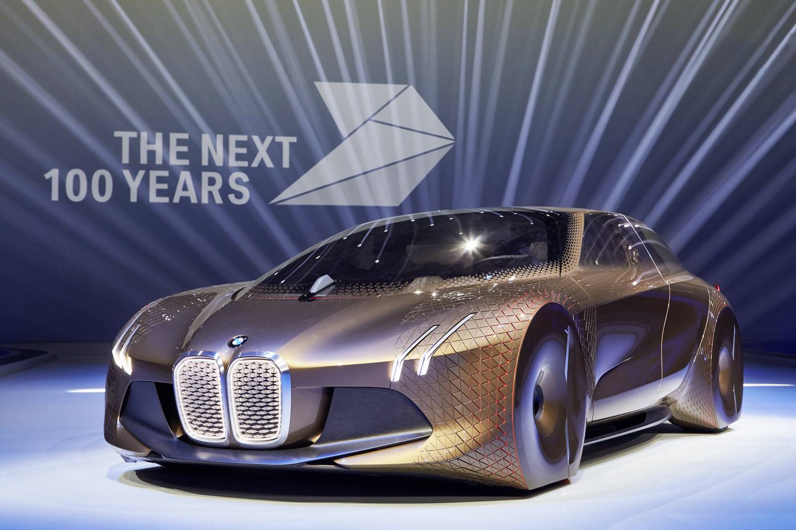 Беспилотный BMW выйдет на рынок в 2021 году