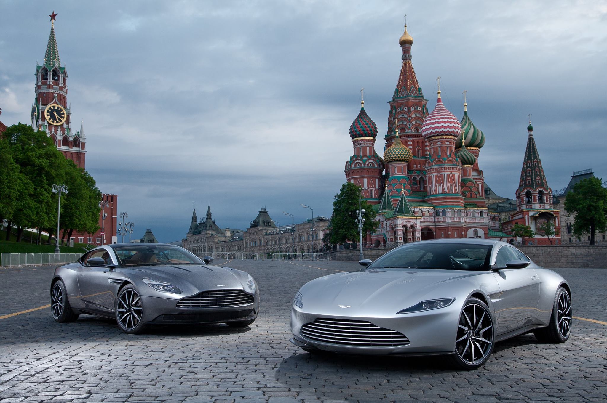 Aston Martin DB11 и DB10 встретились в Москве
