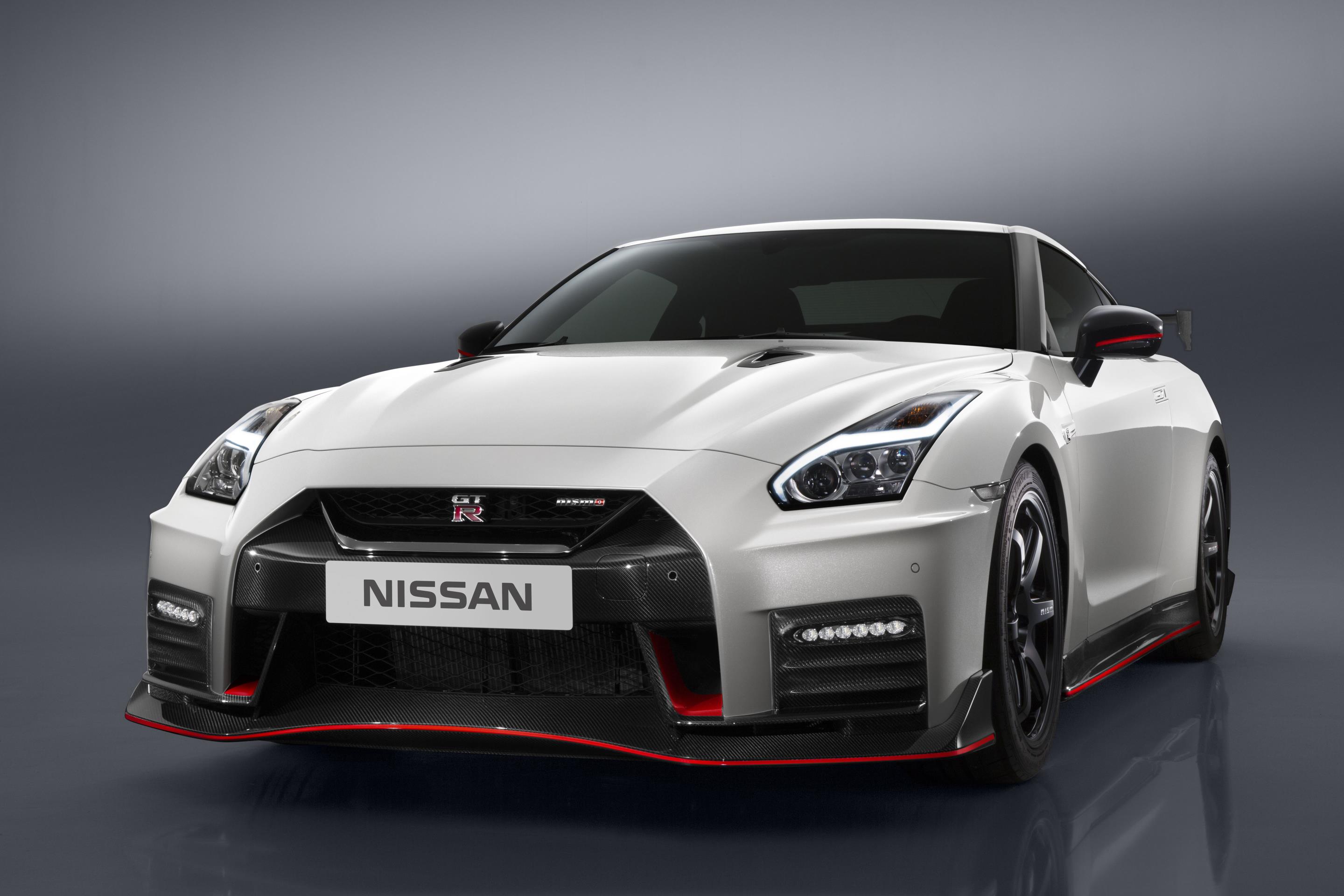 Nissan показал 2017 GT-R NISMO