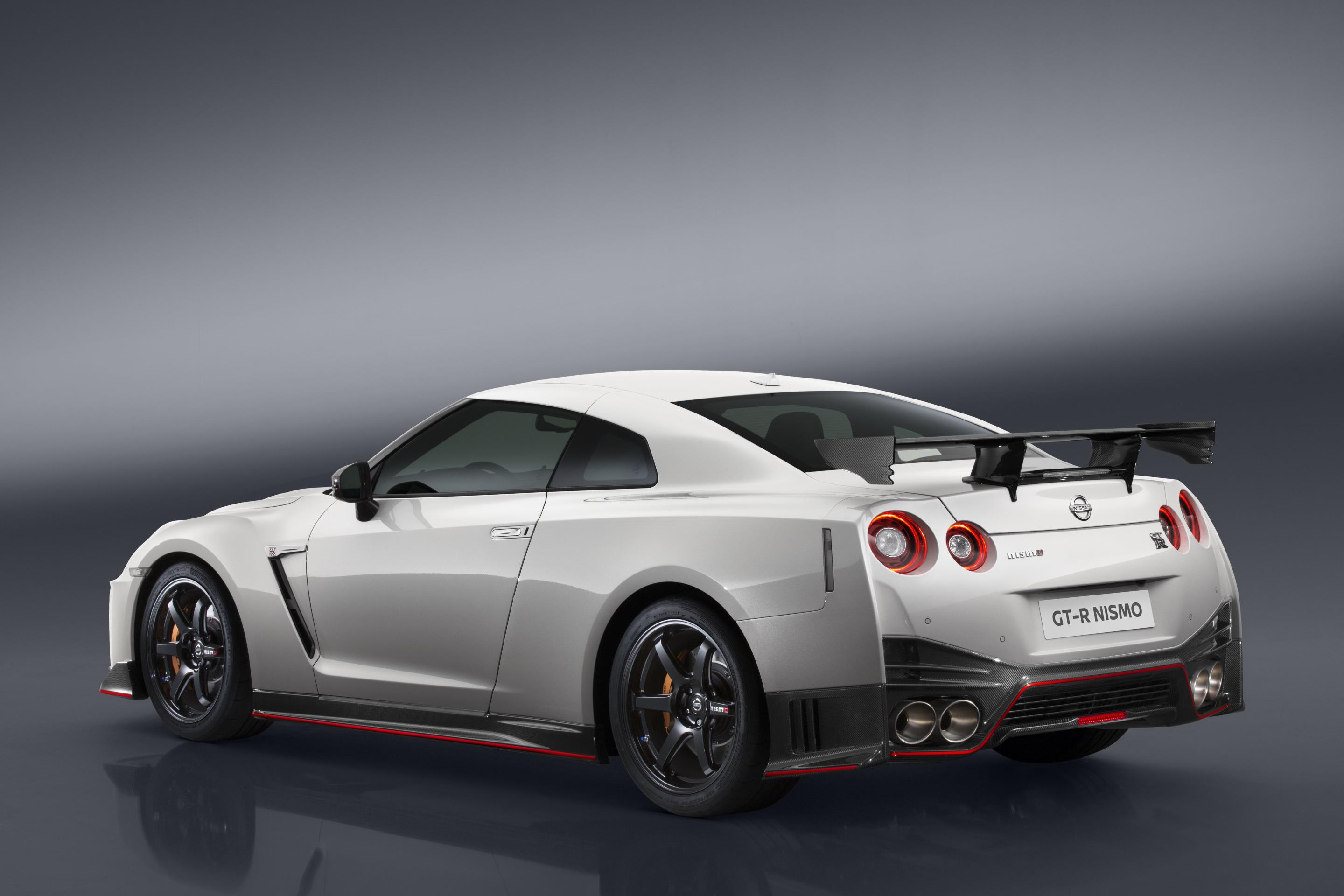 Nissan показал 2017 GT-R NISMO