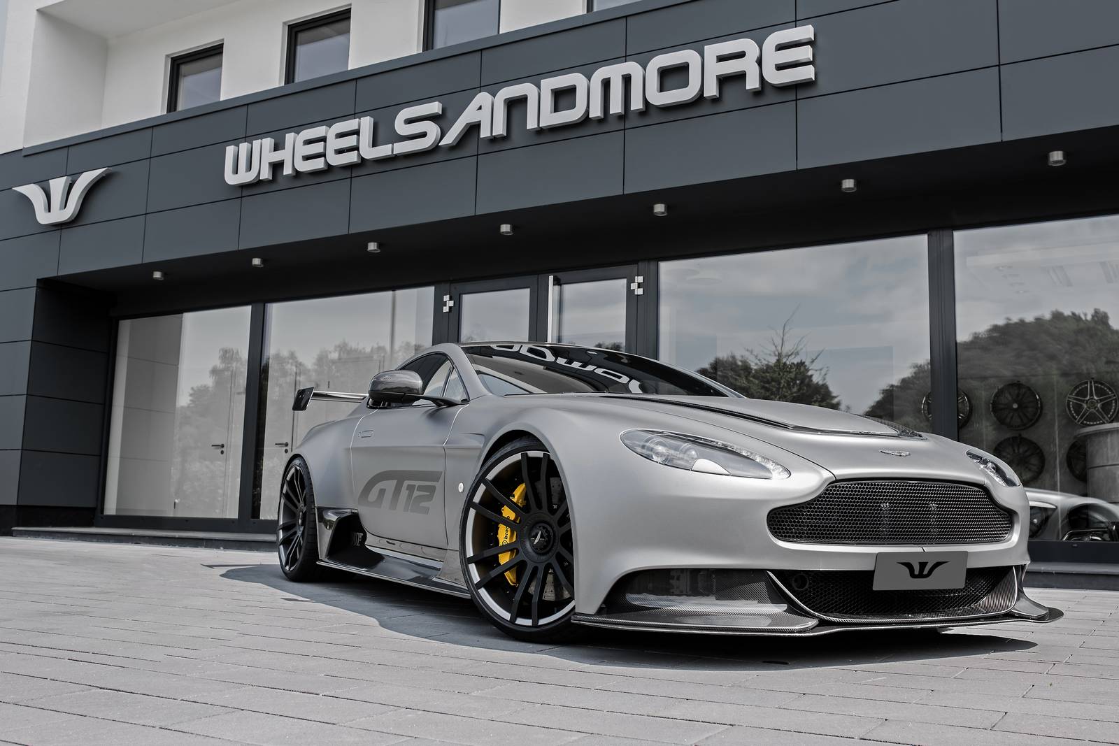 Aston Martin Vantage GT12 от Wheelsandmore