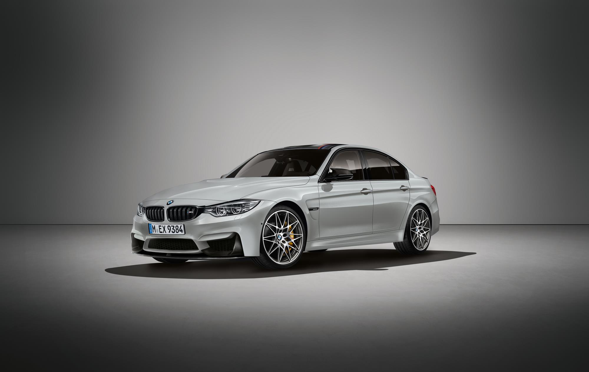 BMW выпустил специальное издание M3 в честь празднования 30-й годовщины M3 в качестве модели BMW. Метко названный BMW M3 30 Jahre Edition основан на стандартном M3 в пакете Competition. 30 Jahre Edition, однако, получает 444 лошадиных сил от его 3,0-