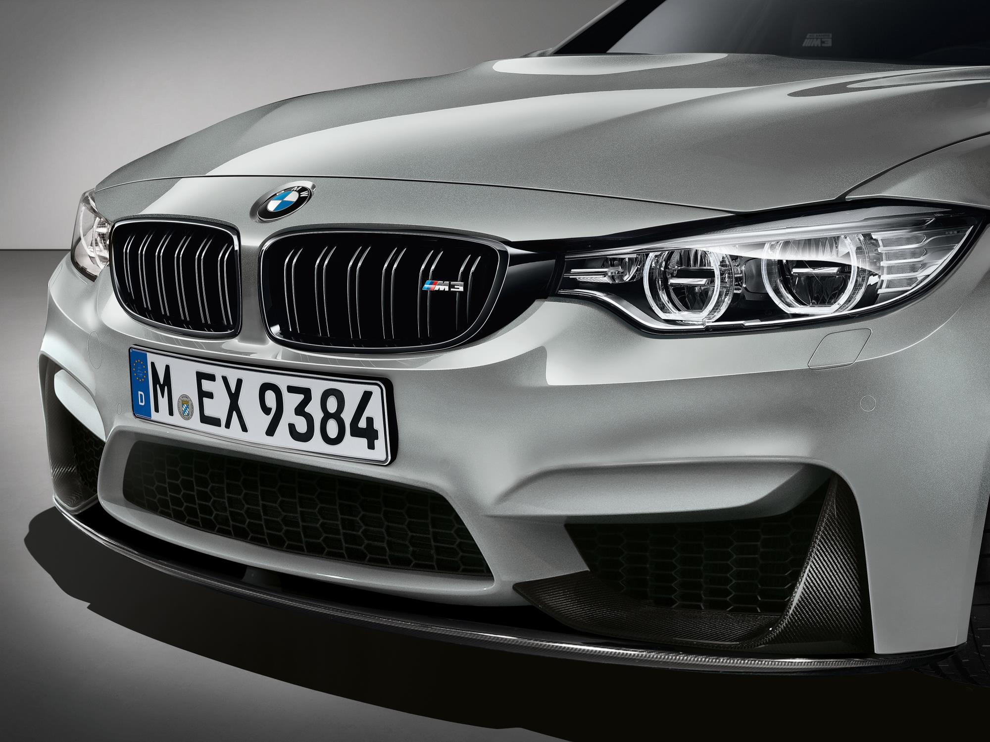 BMW выпустил специальное издание M3 в честь празднования 30-й годовщины M3 в качестве модели BMW. Метко названный BMW M3 30 Jahre Edition основан на стандартном M3 в пакете Competition. 30 Jahre Edition, однако, получает 444 лошадиных сил от его 3,0-