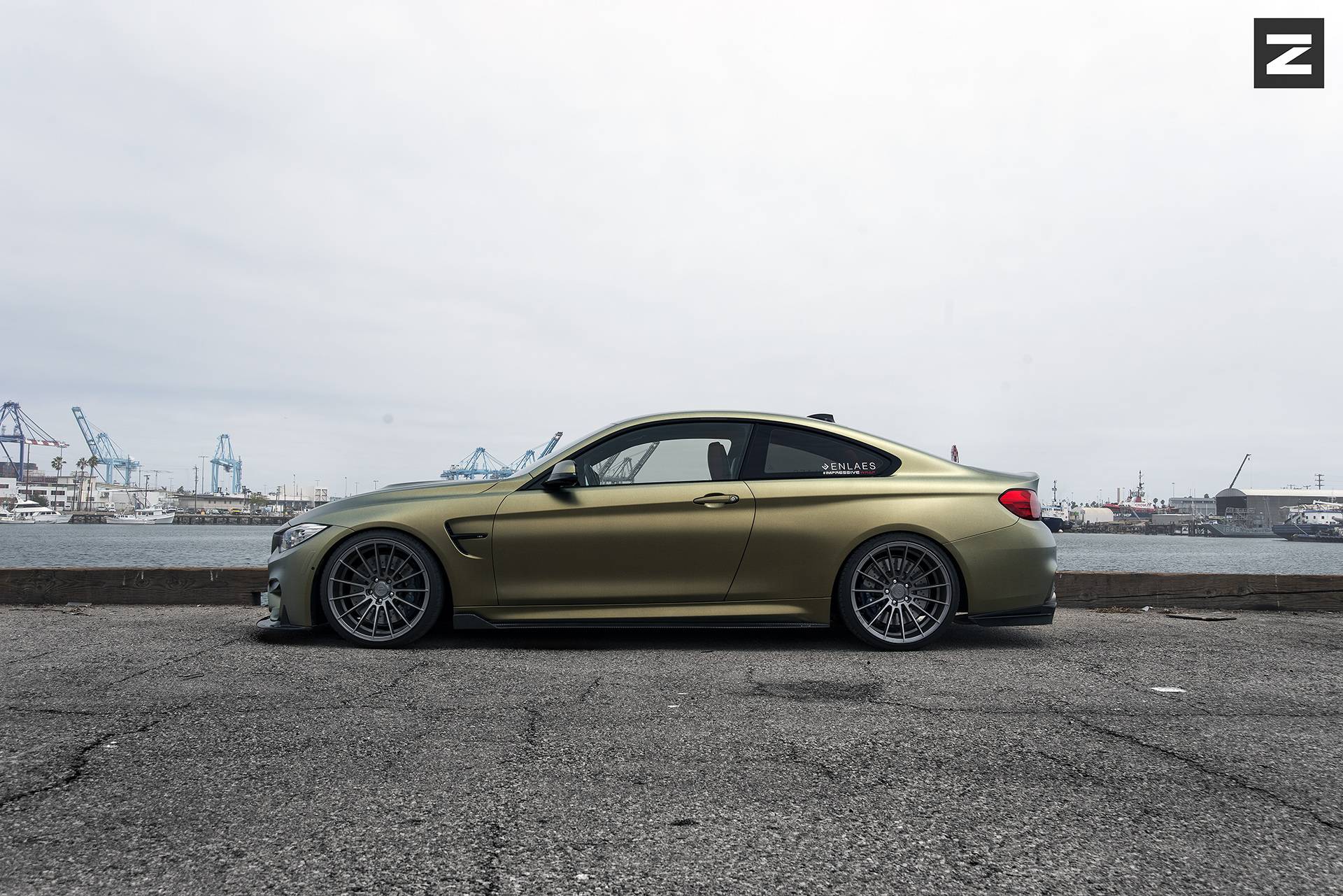 Матовый золотой BMW M4 на дисках Zito