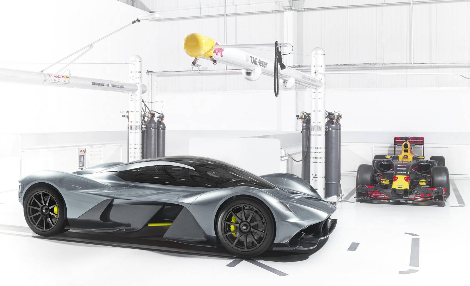 Aston Martin представил гиперкар Red Bull AM-RB 001