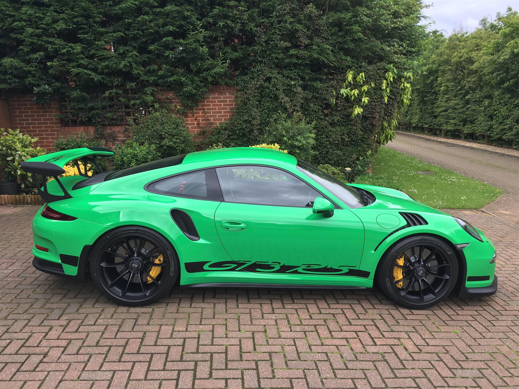 Зеленый Porsche 911 GT3 RS выставлен на продажу за 321000 в Великобритании