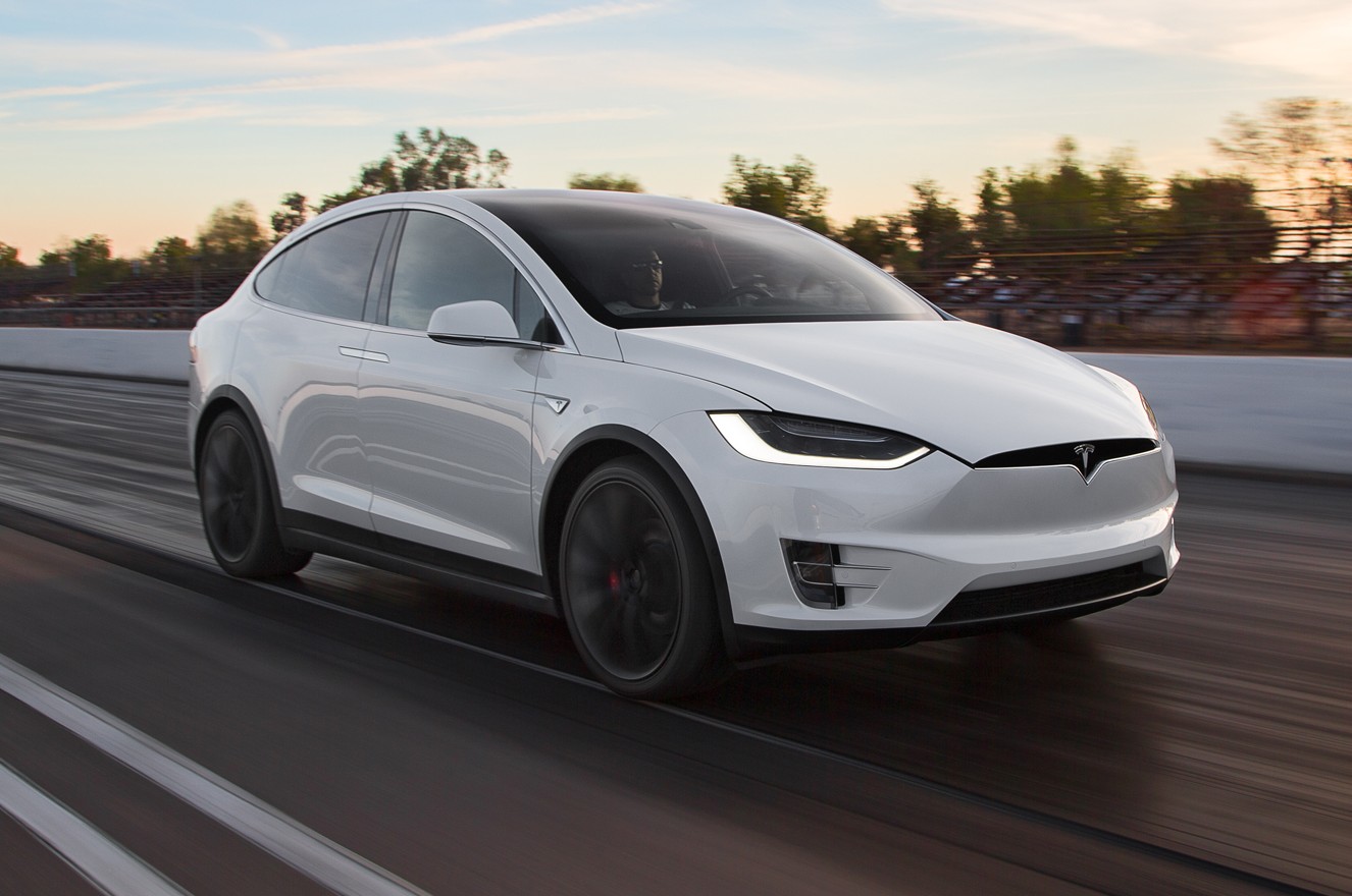 Tesla разработала 100 кВт-ч аккумулятор для седана Model S и кроссовера Model X, который увеличивает производительность и дальность хода электромобилей.