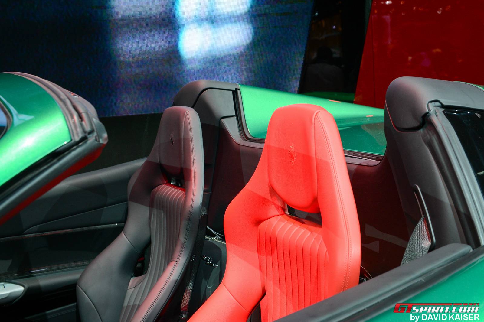 Париж-2016 - Ferrari 488 Spider Зеленая жемчужина