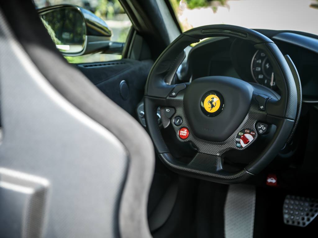 Европейская спецификация Ferrari F12tdf продается в Голландии за 925,000 евро