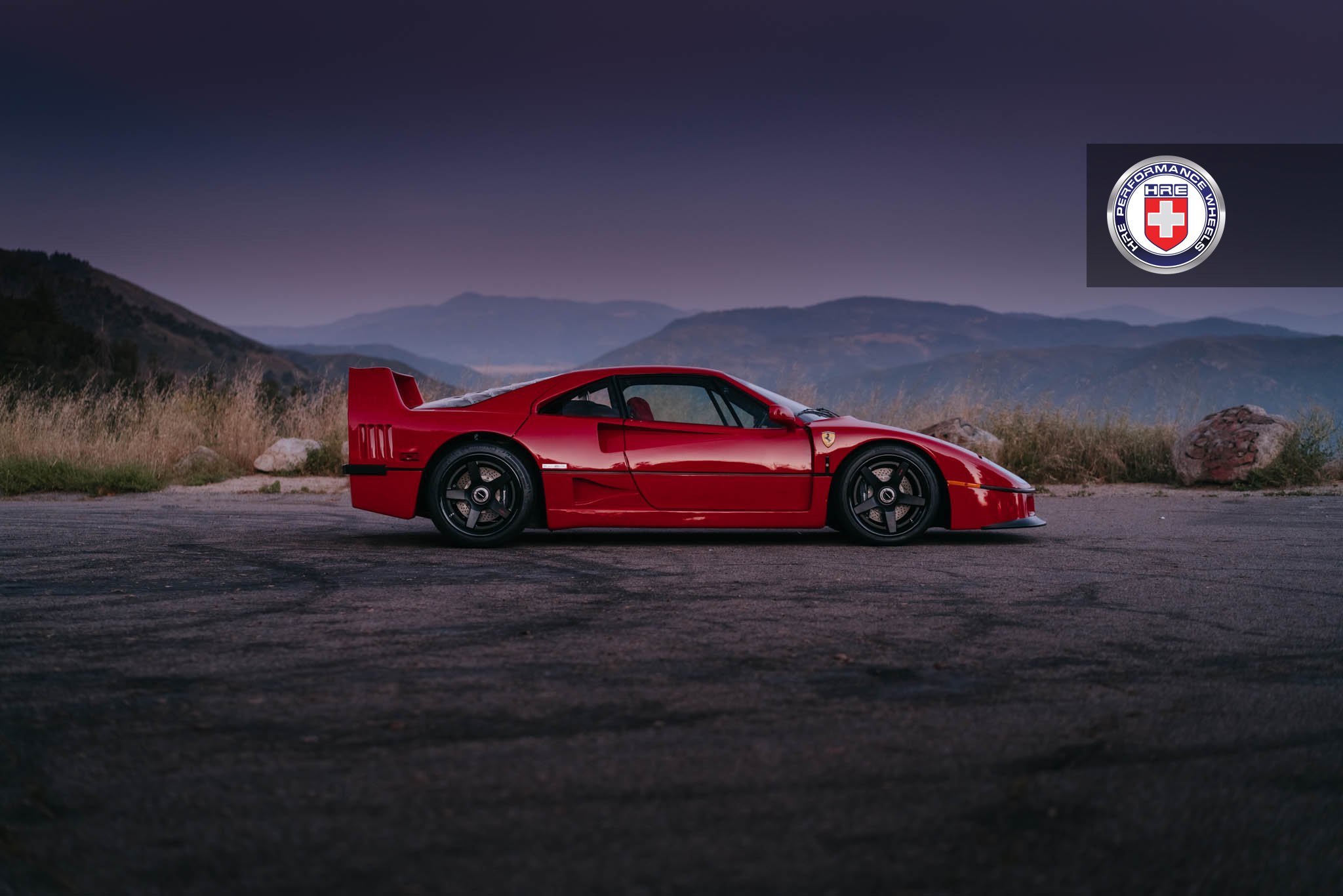 Ferrari F40 на черных дисках HRE Wheels