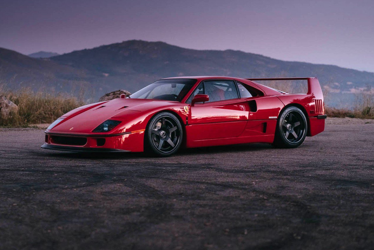 Ferrari F40 на черных дисках HRE Wheels