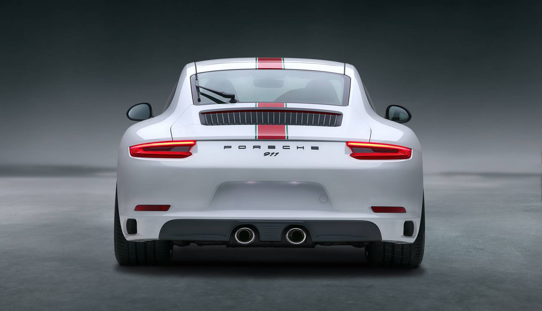 Porsche выпустил автомобиль в честь 15-летия компании в Мексике