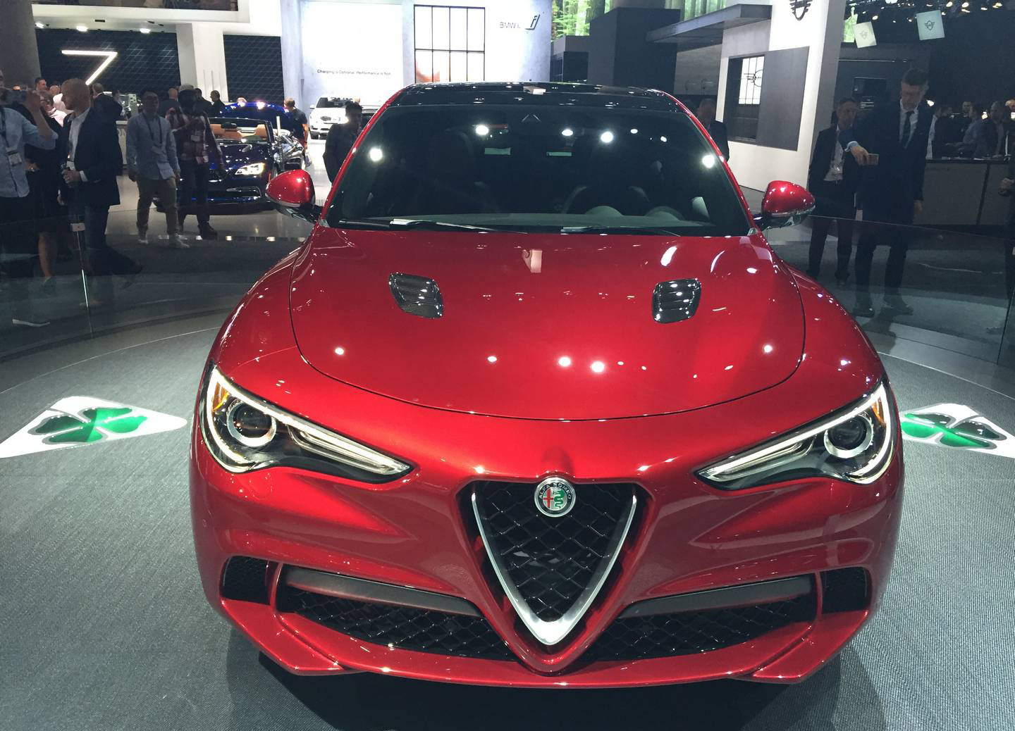 Лос-Анжелес 2016 - 505 л.с. Alfa Romeo Stelvio QV