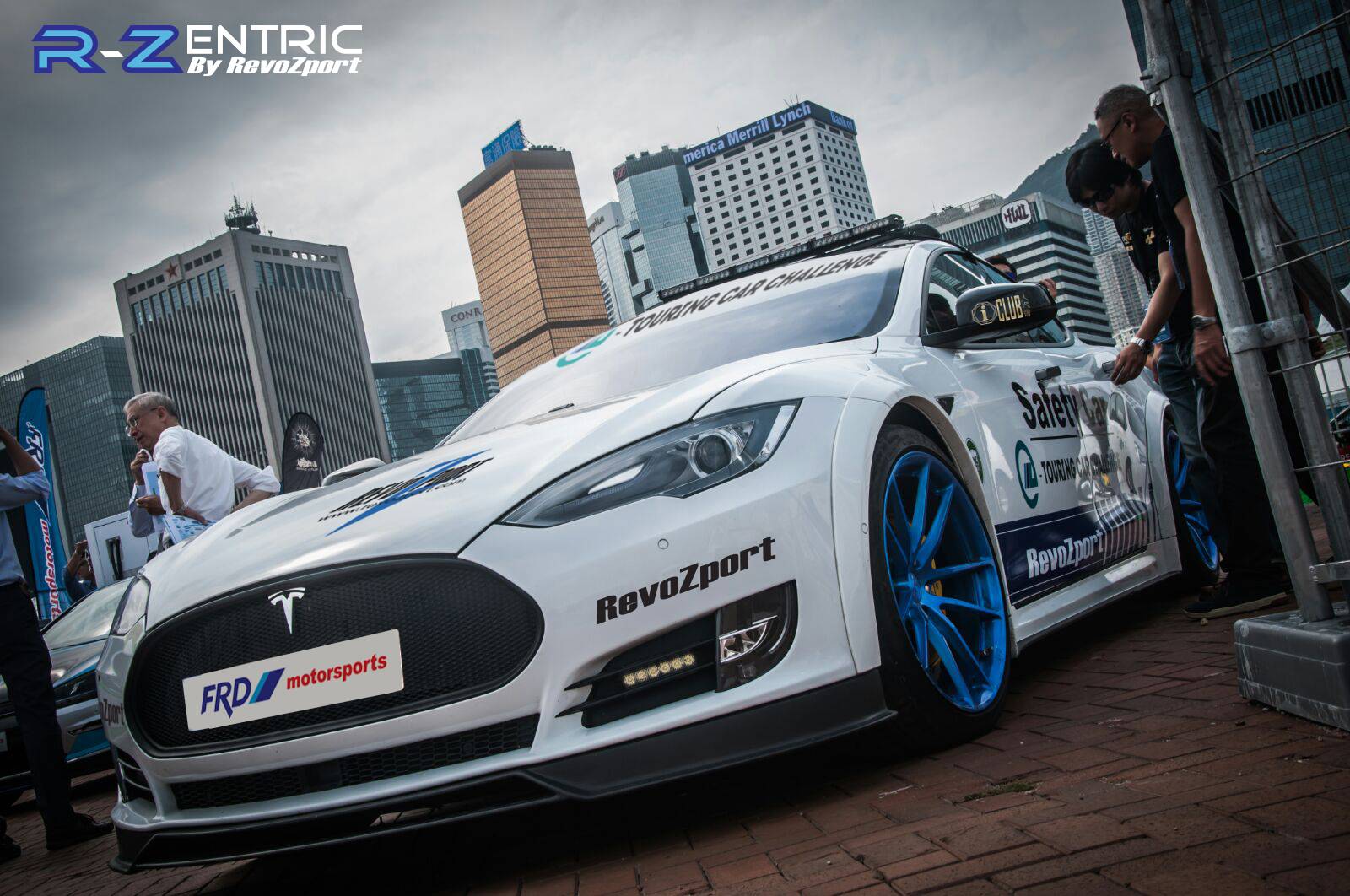 Машина безопасности RevoZport R-Zentric Tesla Model S Formula E