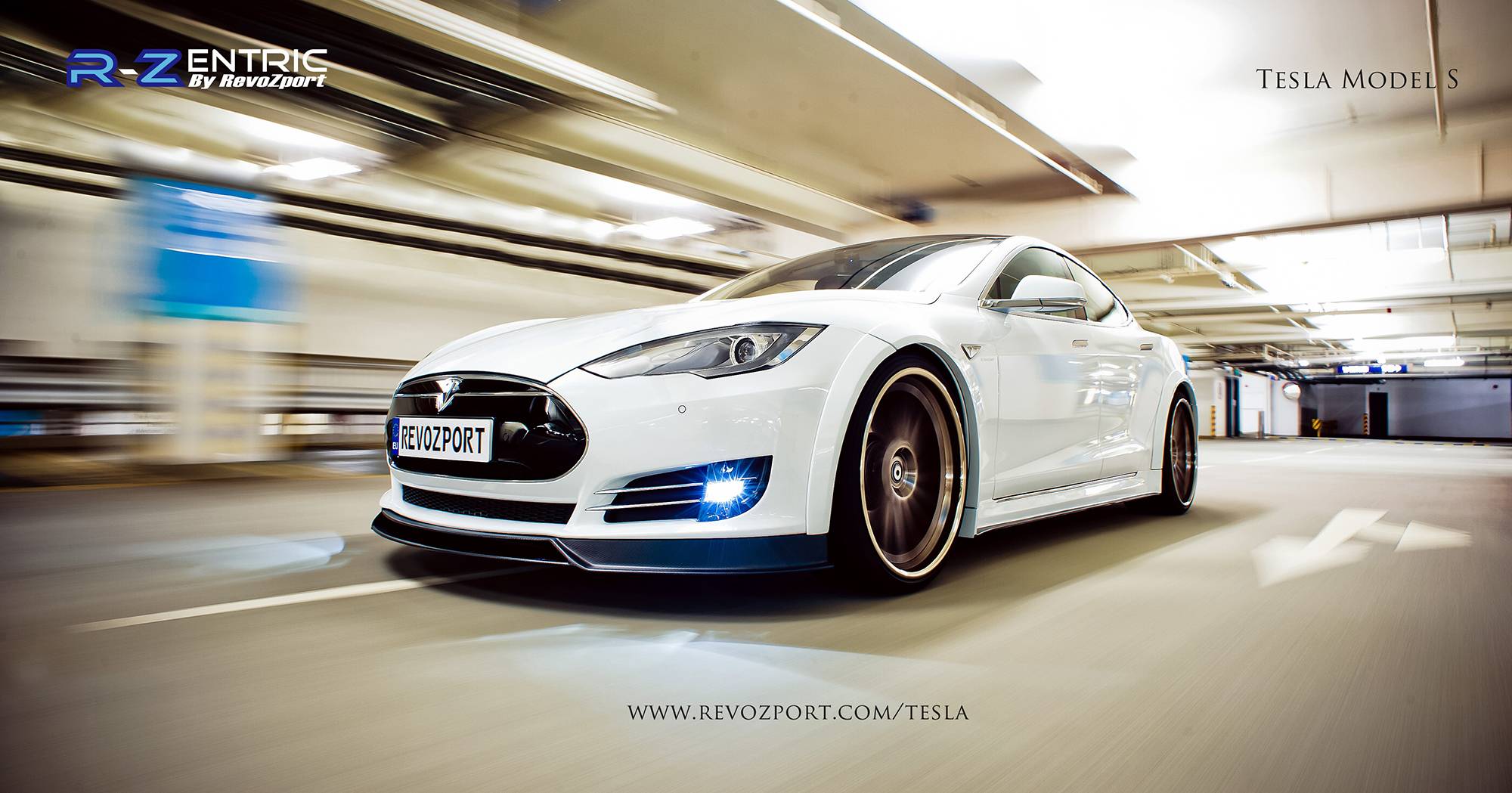 Машина безопасности RevoZport R-Zentric Tesla Model S Formula E