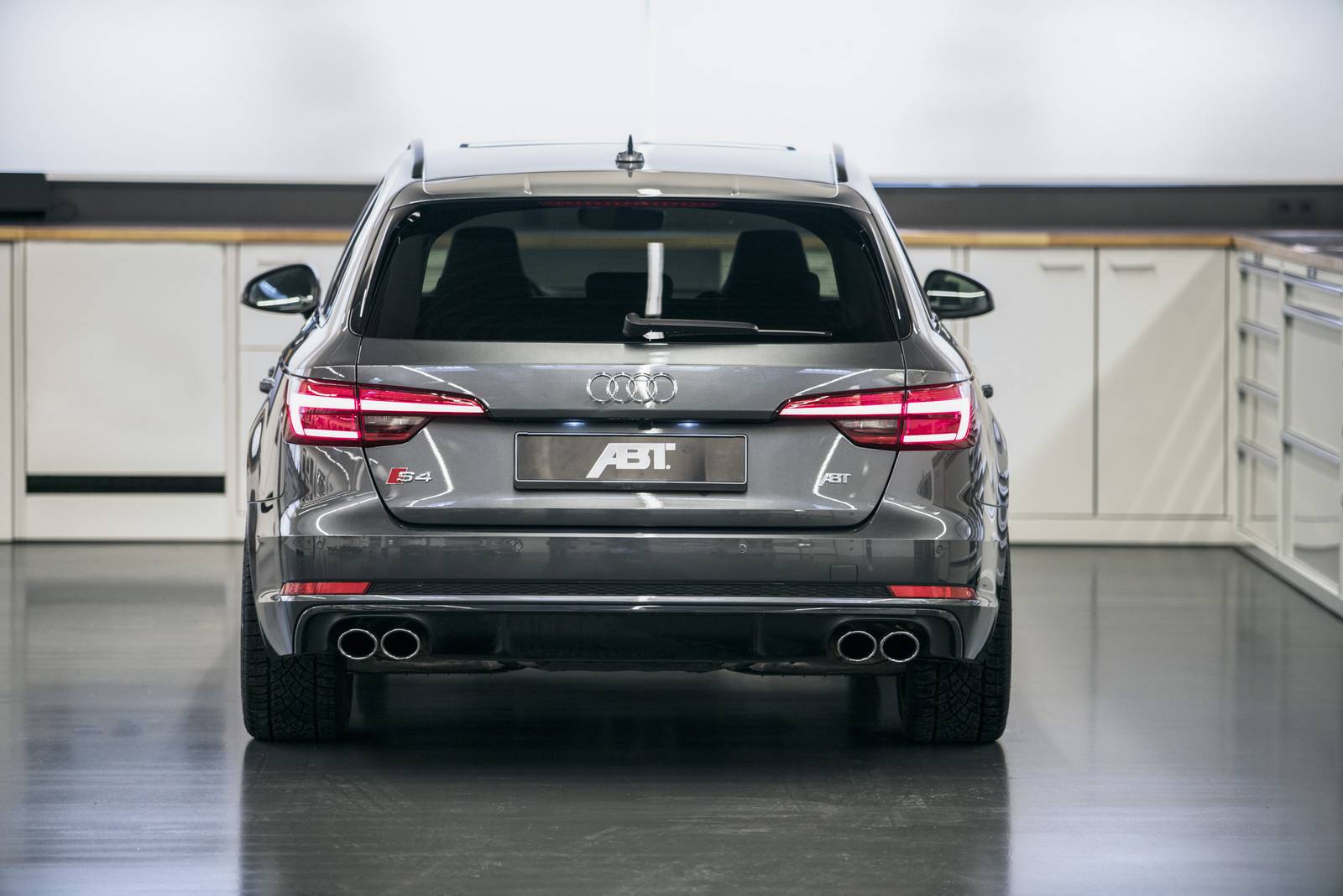 Audi S4 Avant от тюнинг-ателье ABT мощностью 425 л.с.