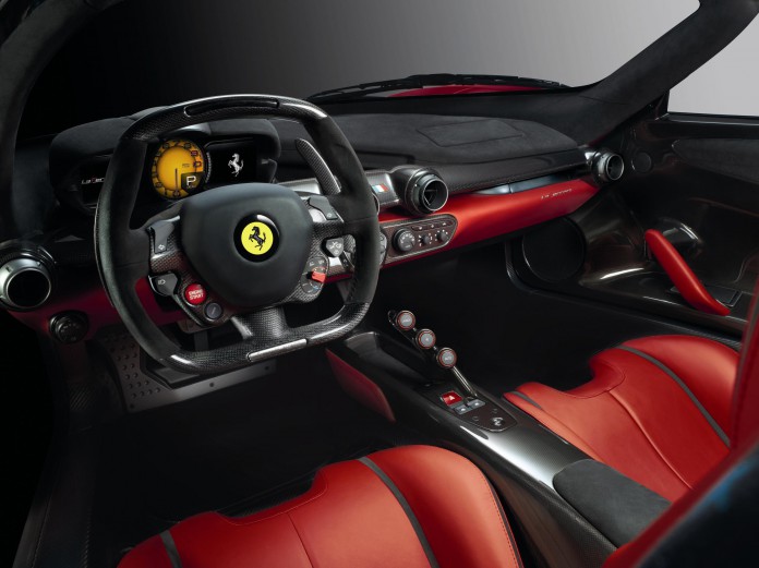 Продается новый Ferrari LaFerrari с пробегом 100 км