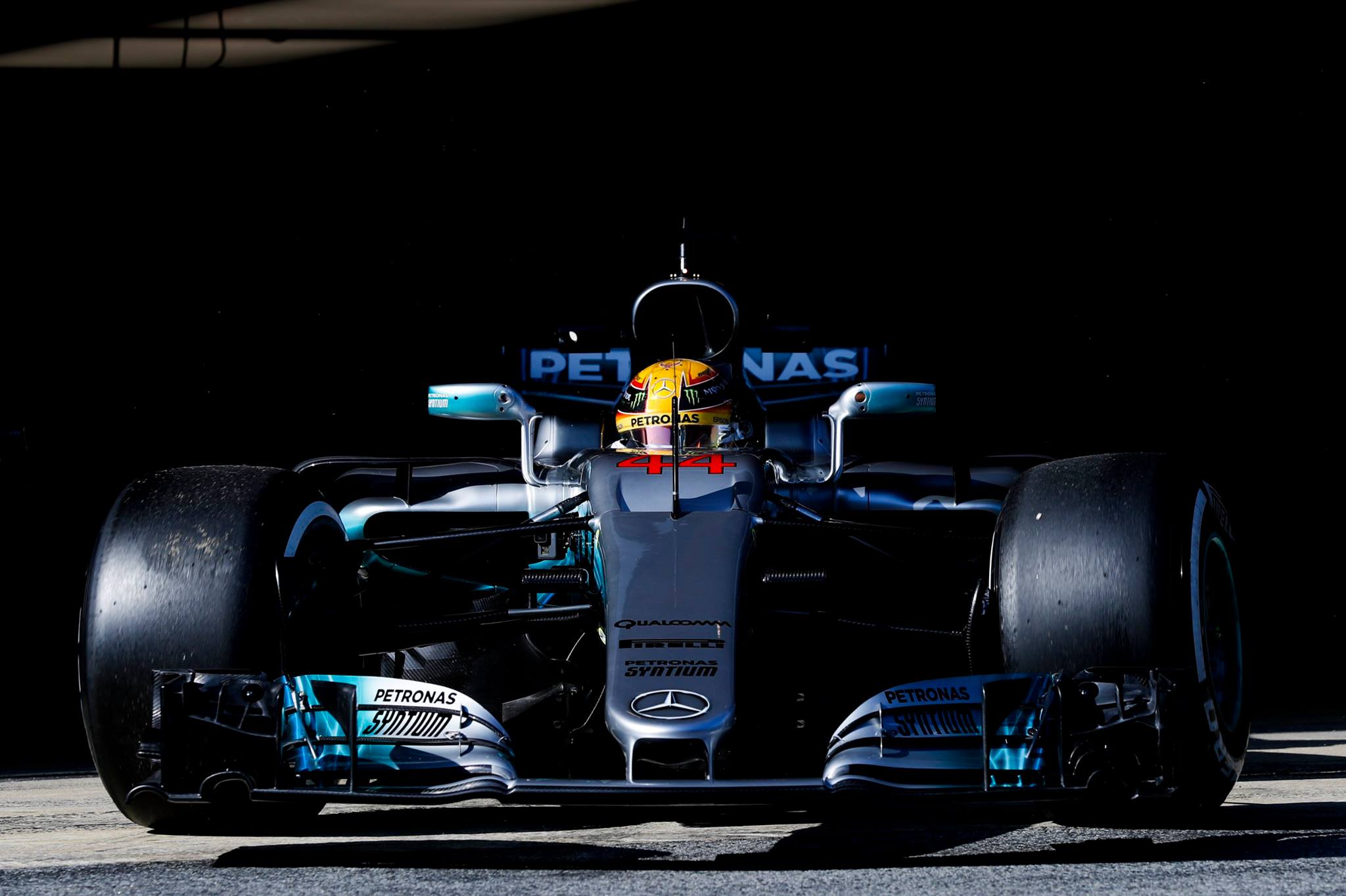 Формула-1: Хамильтон - самый быстрый по результатам тест-дня в Барселоне