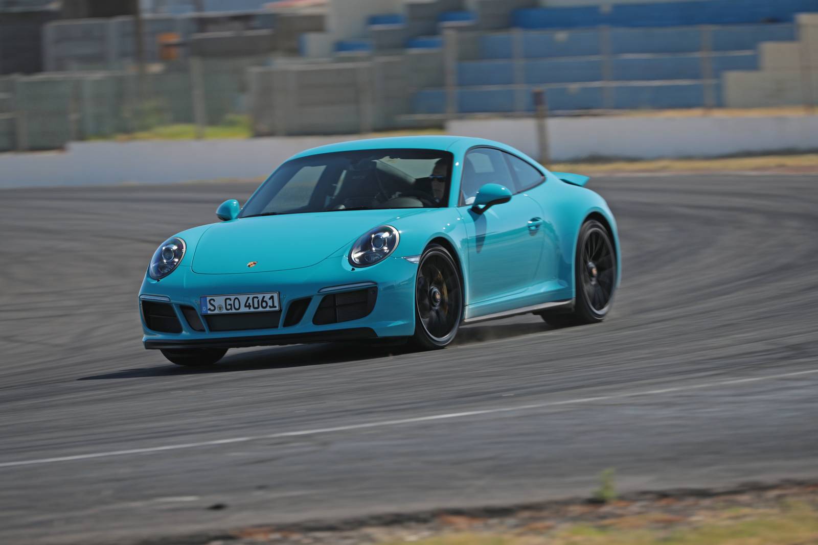 Если вам все еще нужно убедиться в том, что новое поколение Porsche 911 гораздо быстрее, вы, наконец, можете сделать это.