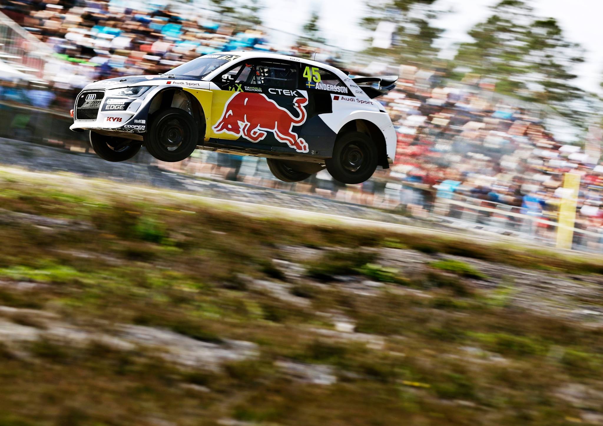 Пилот PSRX Volkswagen Sweden Йохан Кристофферссон победил в  World RX в Швеции в прошедшее воскресенье.