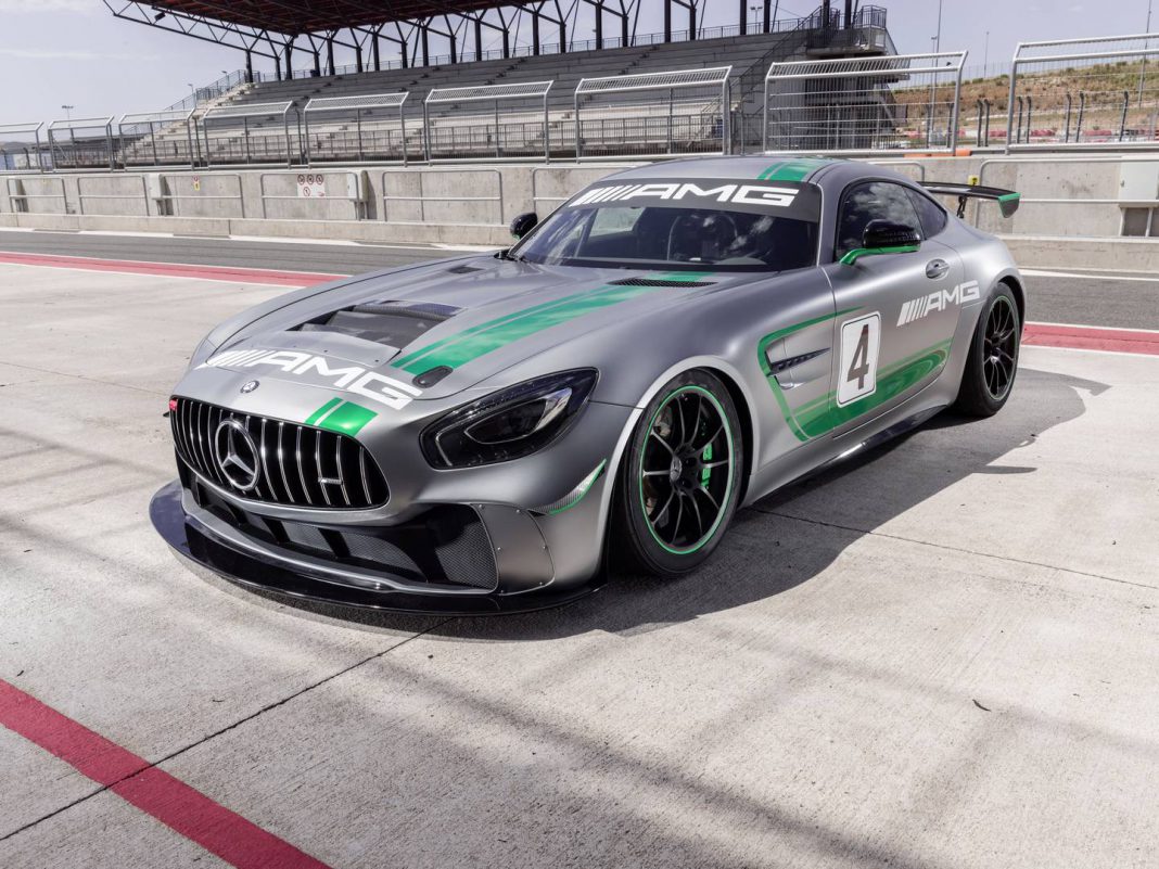 В этом году на 24-часовом мероприятии Spa-Francorchamps Mercedes-AMG представил свой последний полнофункциональный гоночный автомобиль - Mercedes-AMG GT4.