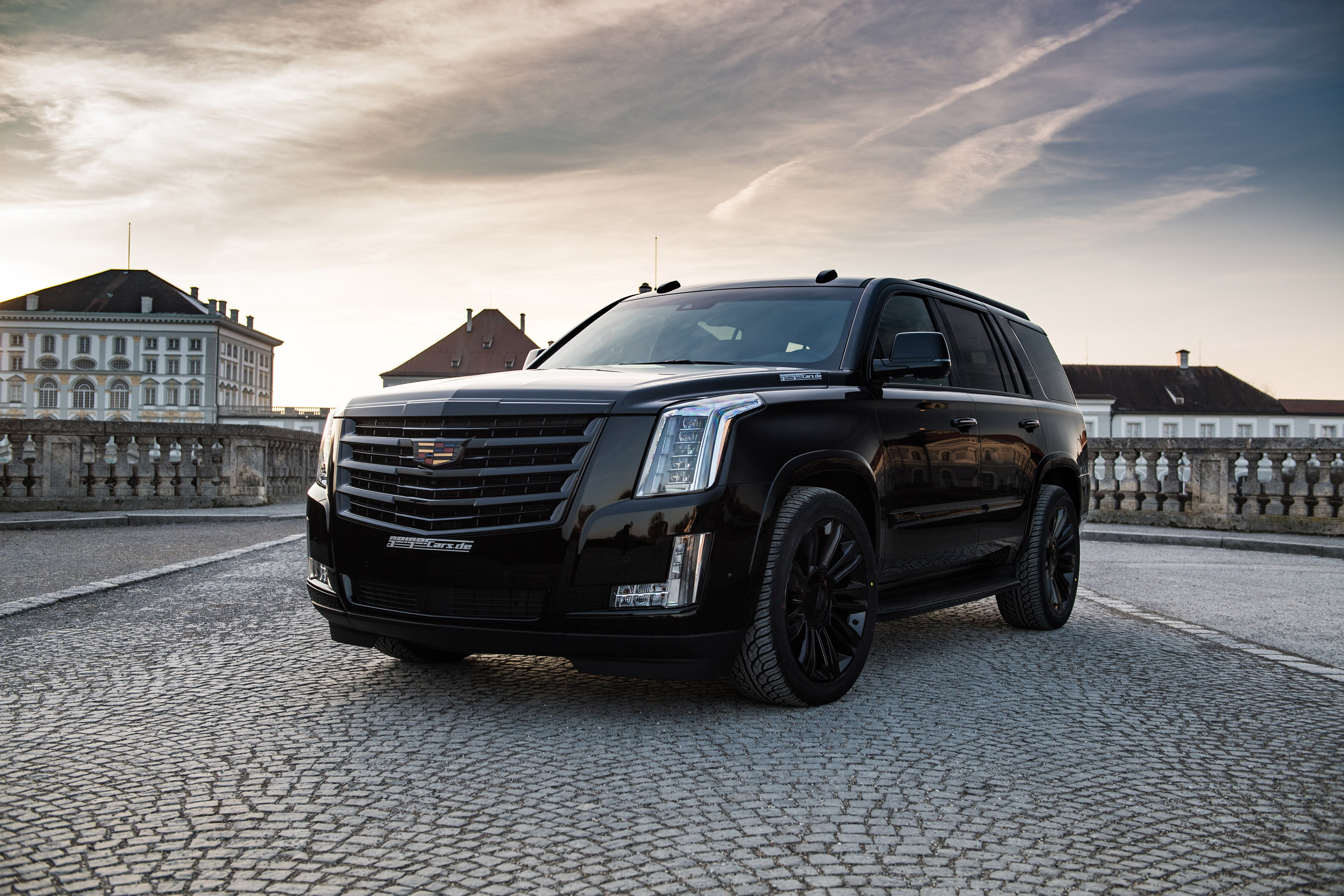 Большой и очень привлекательный Cadillac Escalade «Black Edition» - это машина для тех, кто знает, чего действительно хочет.